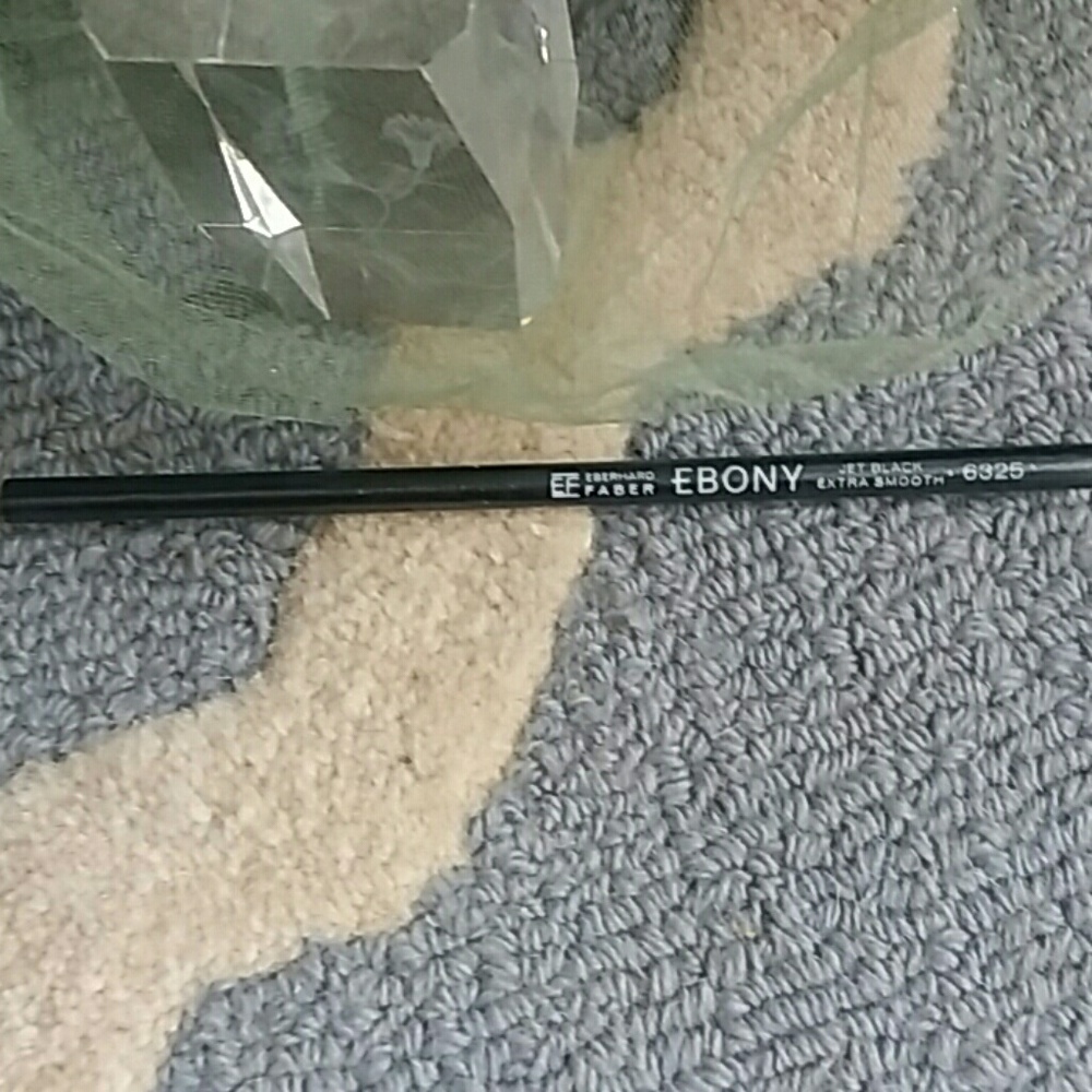 🗽 discontinued Ebony Eyeliner